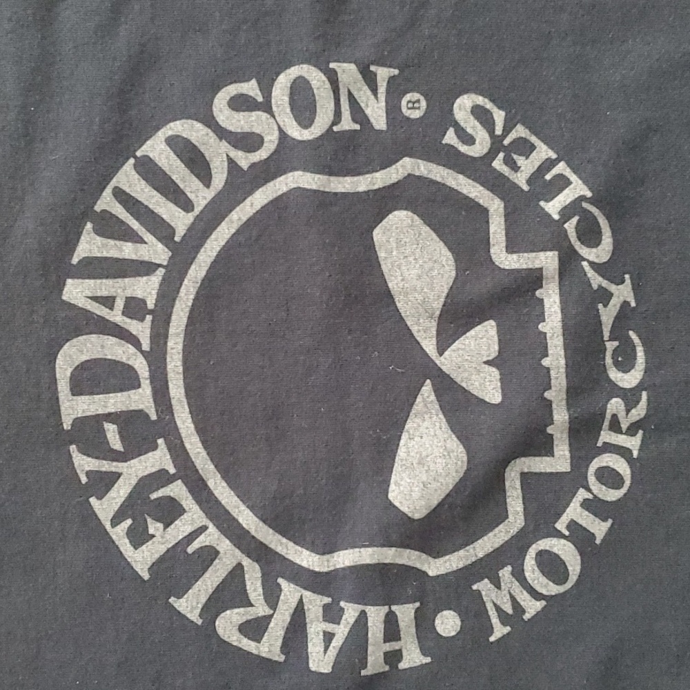 "Harley-Davidson Museum" (Harley-Davidson Motor Company) Black tee shirt…
